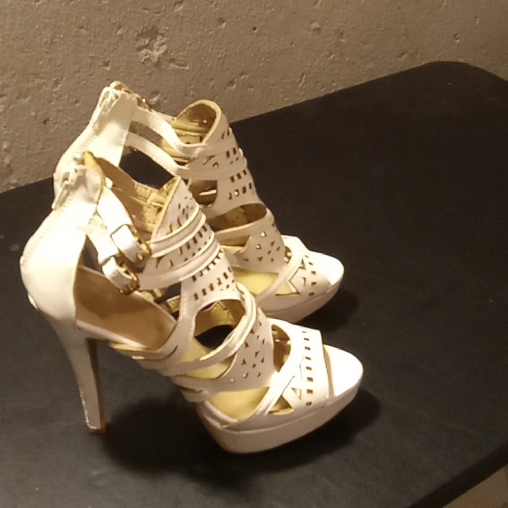 Caged open toe Pumps